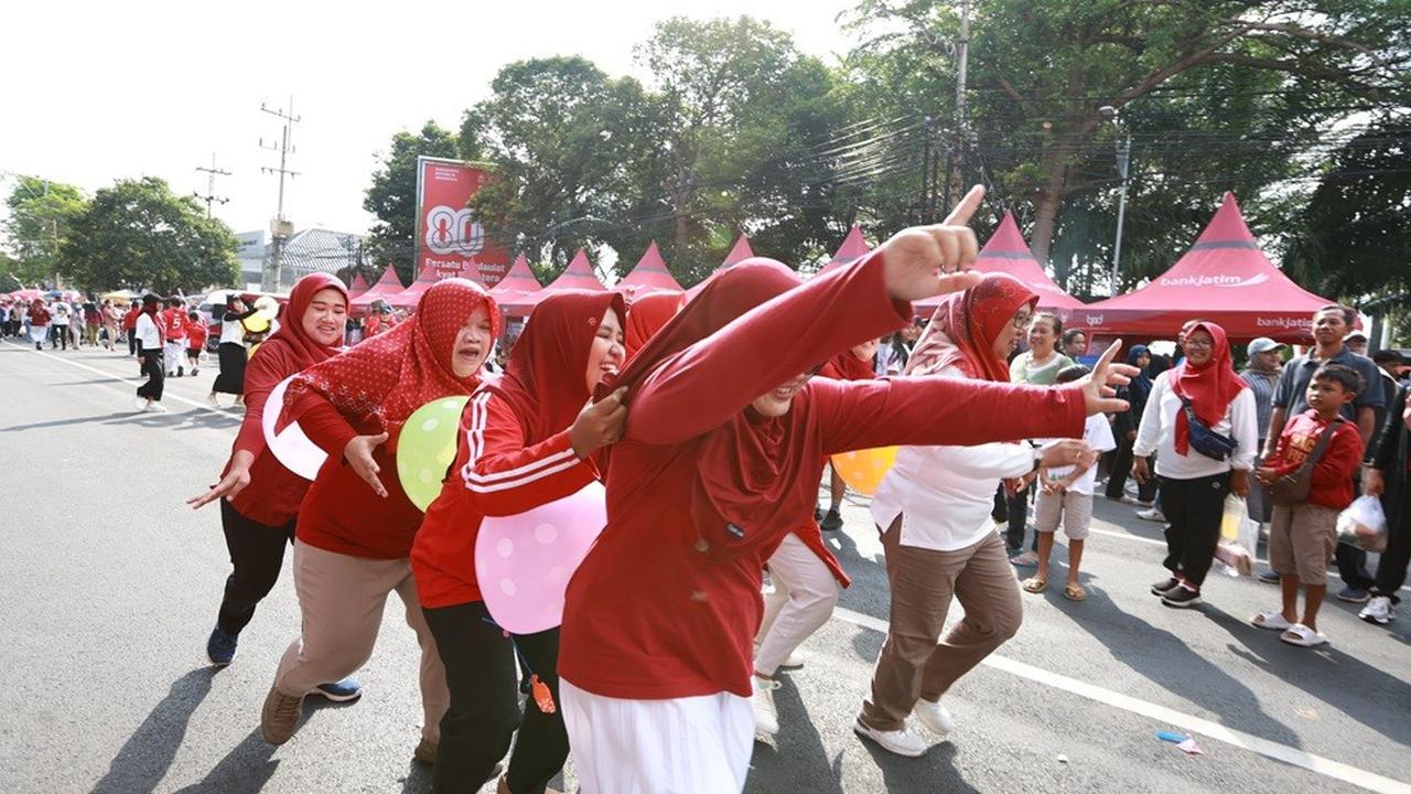 Bupati Ipuk Gelar Lomba-lomba Bareng Warga di CFD