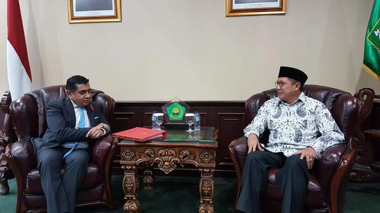 Menteri Negara Inggris untuk Negara-Negara Persemakmuran dan PBB, Lord (Tariq) Ahmad of Wimbledon (kiri) dan Menteri Agama RI Lukman Hakim Saifuddin (30/10) (sumber: Istimewa)