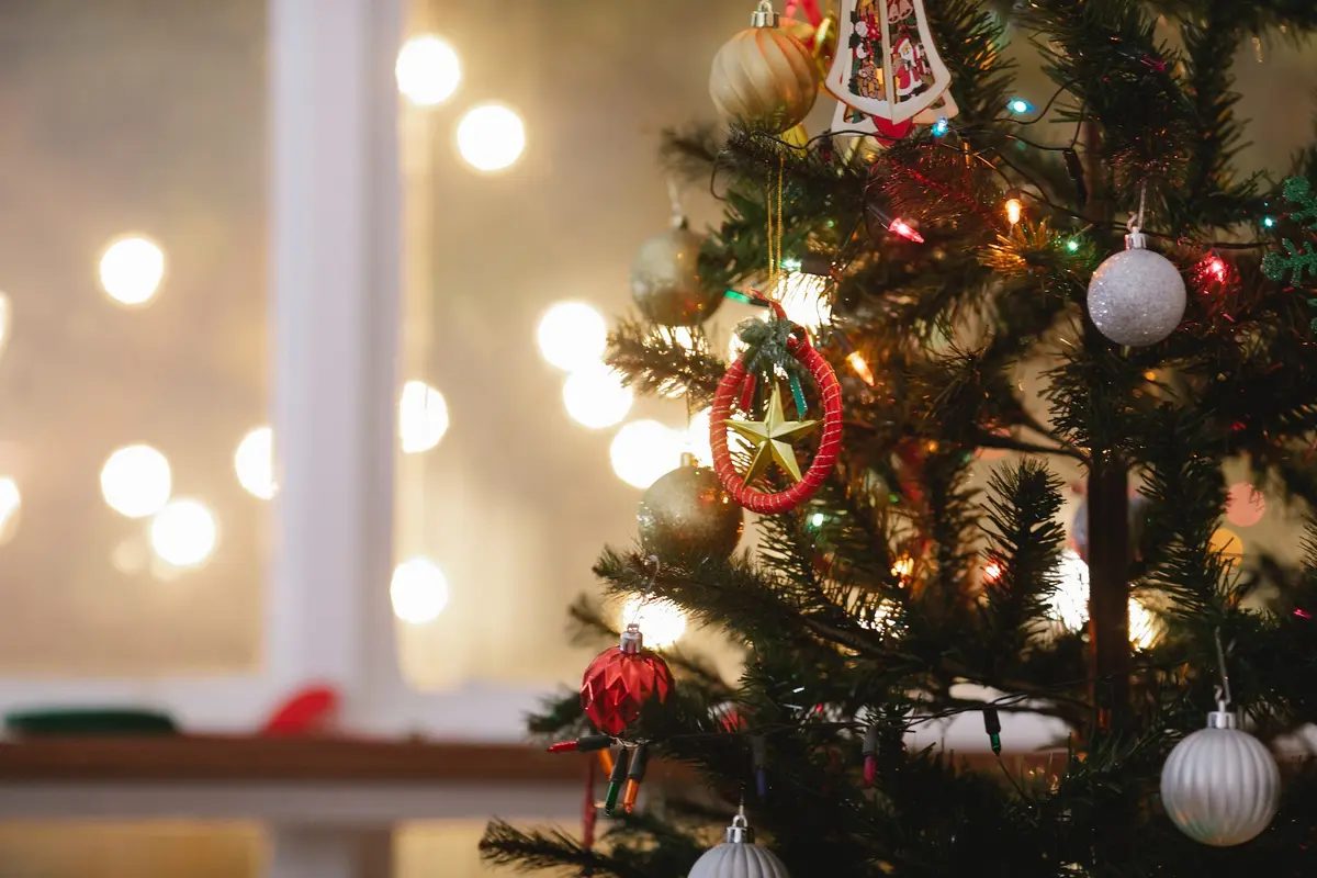 Ilustrasi hiasan pada pohon Natal