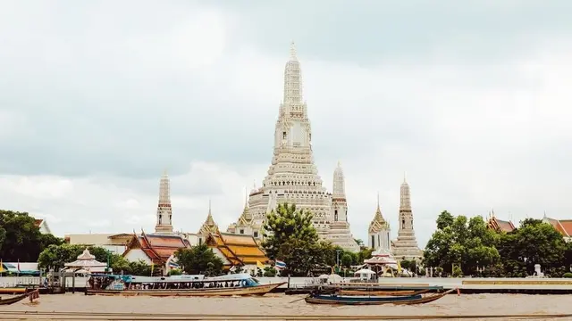 Foto Wat Arun, salah satu destinasi wisata Thailand