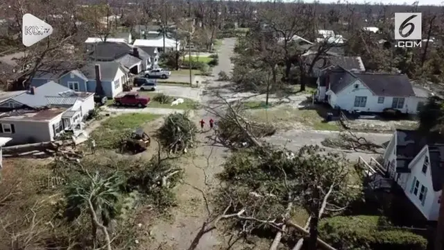 Rekaman Drone mengungkap kerusakan yang ditimbulkan oleh badai Michael pada 11 Oktober 2018. Badai itu mengakibatkan hampir 500.000 orang di Florida, Alabama, dan Georgia, hidup tanpa listrik.