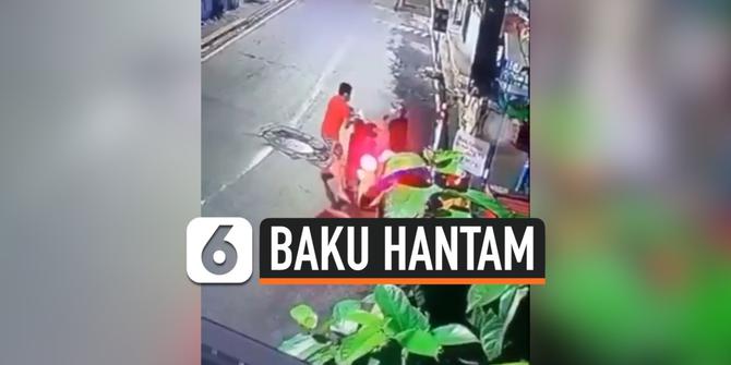 VIDEO: Rebutan Motor, Kawanan Pencuri Baku Hantam di Jalan