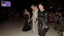 Khloe dan Kourtney Kardashian bersama sang ibu, Kris Jenner menghadiri sebuah acara amal di New York City, New York, 21 November 2016. The Kardashian bersaudara itu tampil sangat seksi. (Cindy Ord/Getty Images for Gabrielle Angel Foundation/AFP)