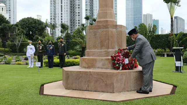 Menhan Prabowo Subianto hadir dalam momen Remembrance Sunday di TPU Menteng Pulo Jakarta, Minggu (14/11/2021).