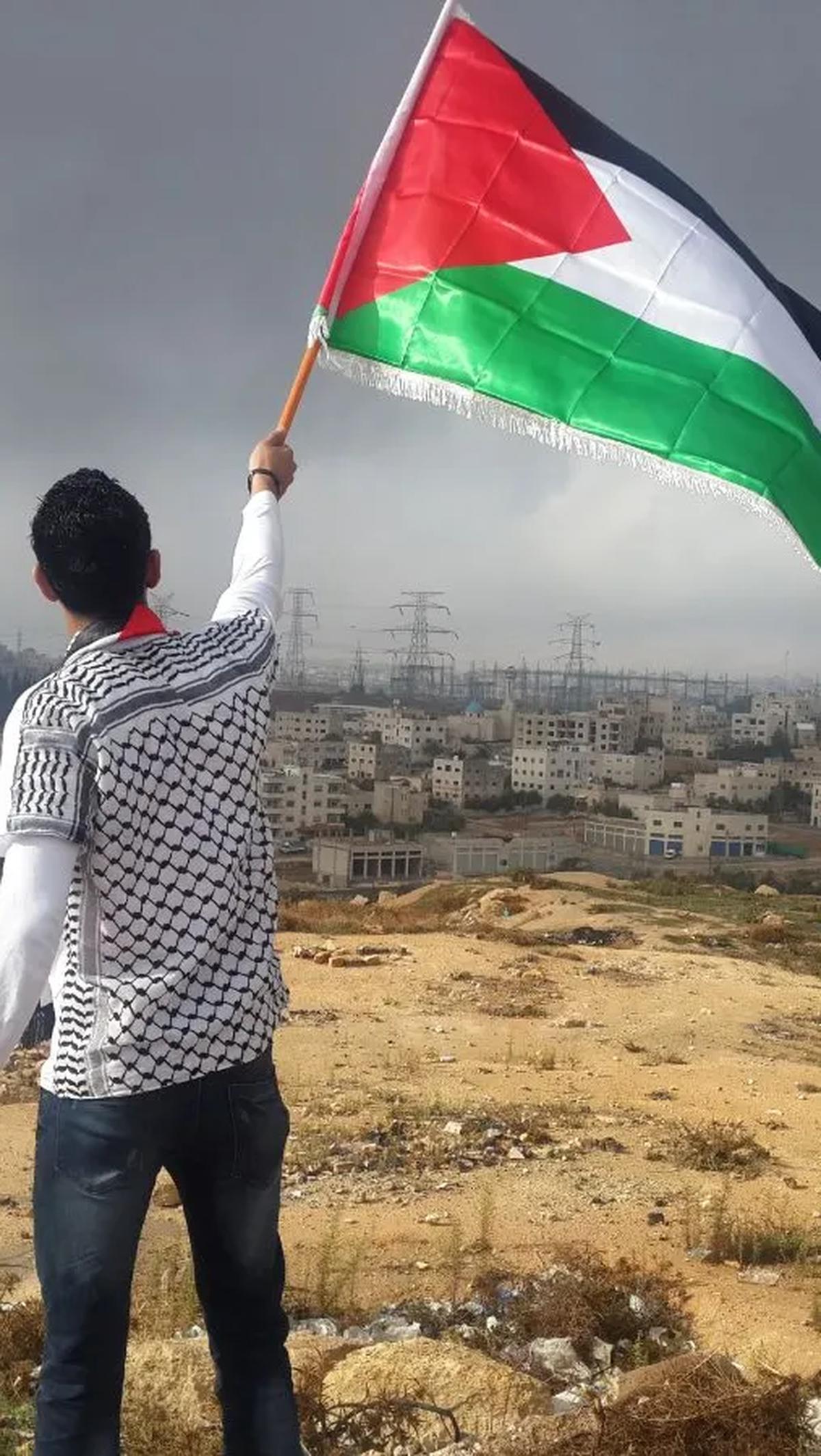 Gugatan ini sebagai respons sejumlah unggahan karyawan di media sosial yang menunjukan pro-Palestina.