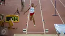 Atlet lompat jauh Indonesia, Maria Londa berhasil meraih emas di nomor lompat jauh putri SEA Games 2015 yang berlangsung di National Stadium, Singapura, Rabu (10/6/2015). Maria saat melakukan lompatan sejauh 6,70 meter. (Liputan6.com/Helmi Fithriansyah)