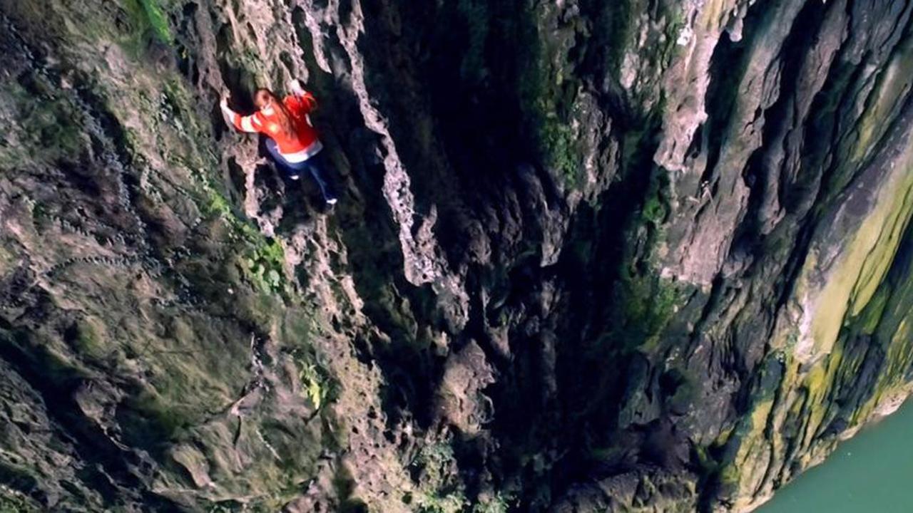Mengerikan, Wanita Ini Sanggup Memanjat Tebing Tanpa Pengaman