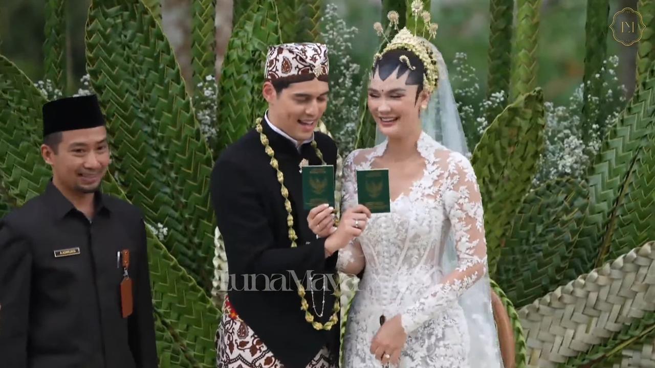 Potret Cantik Luna Maya saat Akad Nikah, Anggun Dalam Balutan Kebaya Putih - Wajah Bikin Pangling