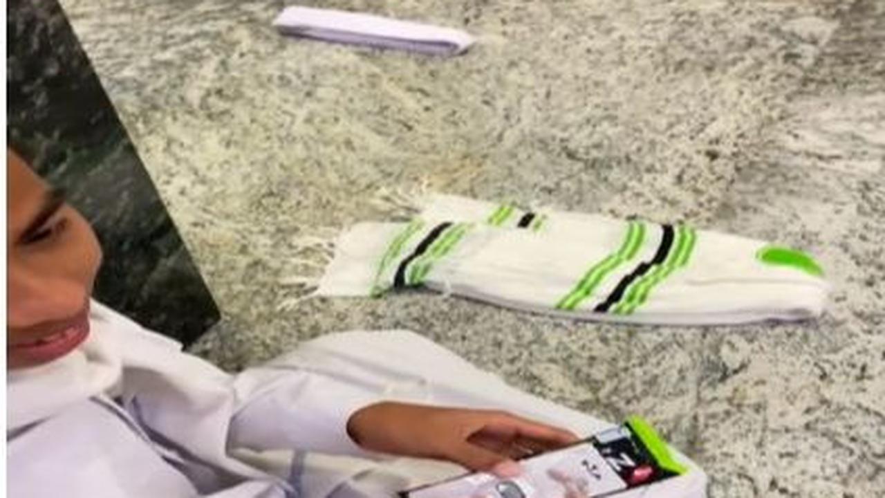 Para Santri Ini Dapat Hadiah saat Sedang Salat Tahajud, Ekspresi Bahagia Bikin Haru