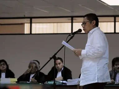 Terdakwa kasus dugaan korupsi proyek Hambalang, Anas Urbaningrum, membacakan nota pembelaan dalam sidang di Pengadilan Tipikor Jakarta, (18/9/2014). (Liputan6.com/Helmi Fithriansyah)