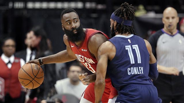 JHames Harden melawan Mike Conley pada lanjutan NBA