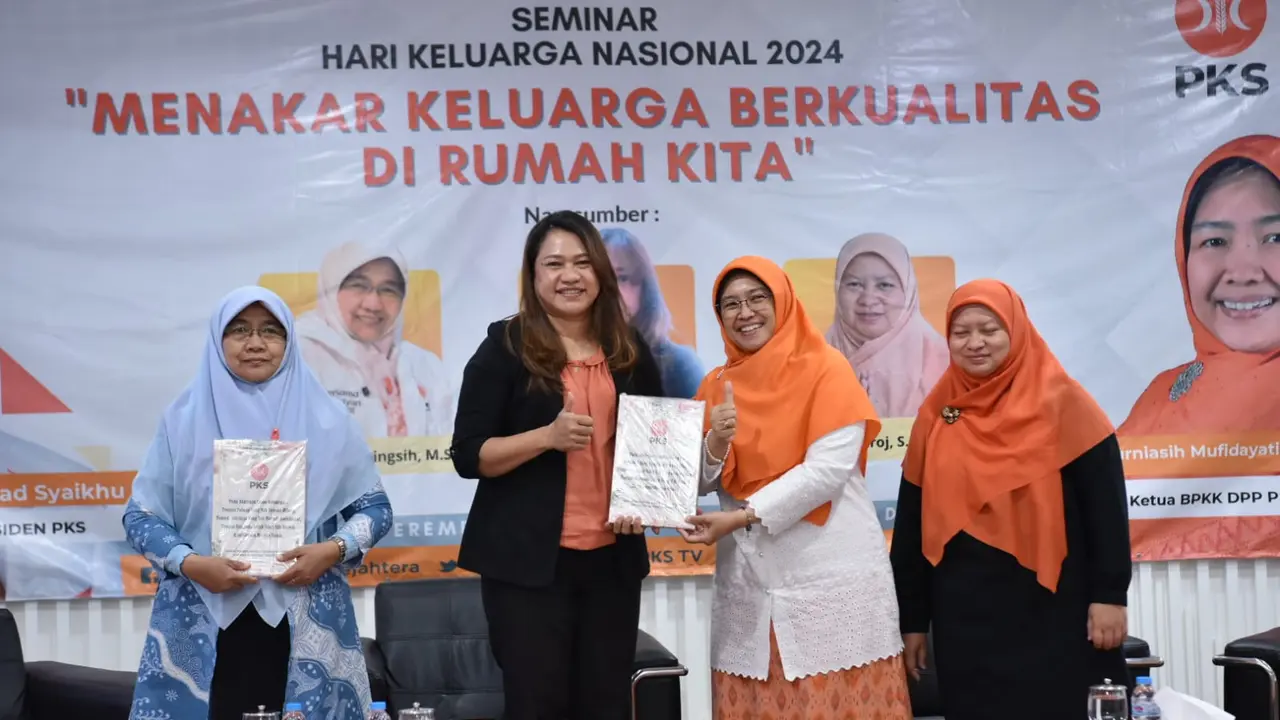 PKS melalui Bidang Perempuan dan Ketahanan Keluarga (BPKK) menggelar seminar dalam rangka memperingati Hari Keluarga Nasional (Harganas) 2024. Seminar ini mengangkat tema "Menakar Keluarga Berkualitas di Rumah Kita". (Istimewa)