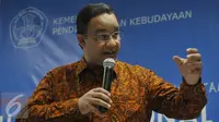 Mendikbud Anies Baswedan menjelaskan sebanyak 7,6 Juta peserta UN terbagi dari SMP & SMA, Sederajat se-Indonesia melakukan UN serentak pada Senin 4 April Mendatang, Jakarta, Jumat (1/4/2016). (Liputan6.com/Johan Tallo) 