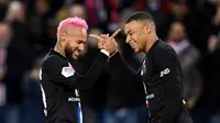 Neymar dan Kylian Mbappe saat PSG menghadapi Montpellier di Parc des Princes, Paris (1/2/2020). (AFP/Martin Bureau)