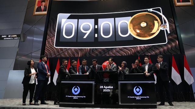 Pencatatan perdana saham PT Charlie Hospital Semarang Tbk (RSCH), Senin (28/8/2023). (Foto: BEI)