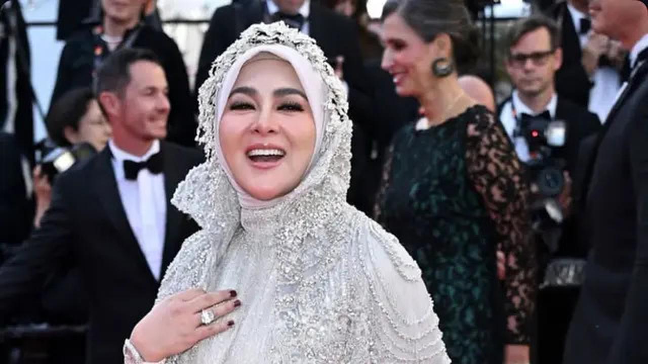 Tampilan Percaya Diri Syahrini di Festival Film Cannes 2025, Dibalut Jubah Berbordir hingga Gaun Maroon Buatan Desainer Tanah Air
