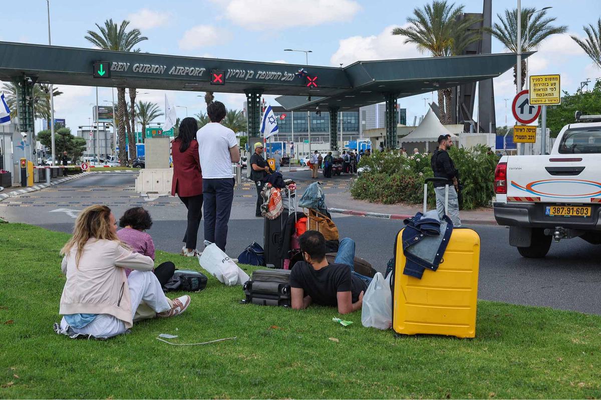 FOTO: Kepanikan Israel Saat Rudal Yaman Menghantam Kawasan Bandara Ben Gurion Israel