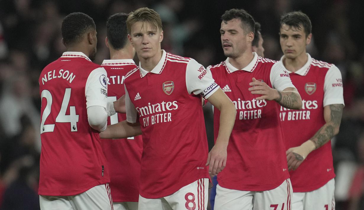 The Gunners kembali ke puncak dengan 78 poin dan menggeser Manchester City. Kemenangan atas Chelsea sekaligus menjaga asa Arsenal menjuarai Liga Inggris musim ini. (AP Photo/Kin Cheung)