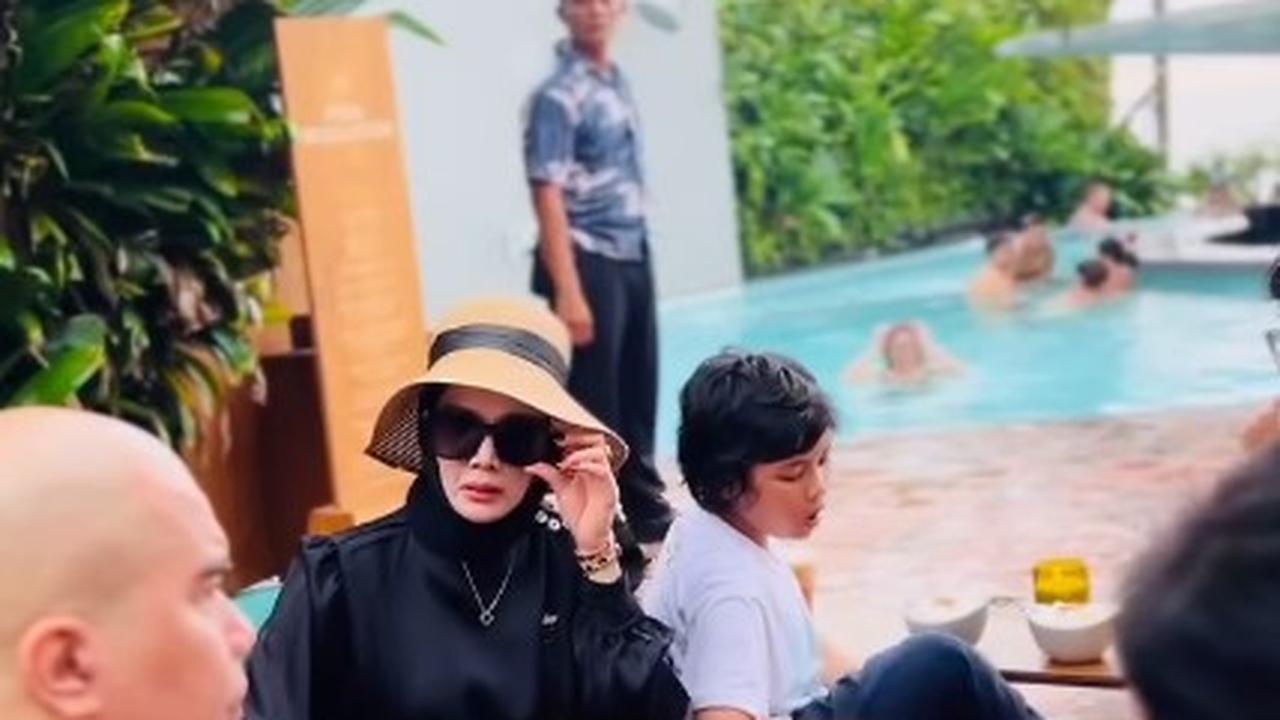 7 Potret Mulan Jameela dan Ahmad Dhani Nikmati Liburan Bareng Anak-Anak, Ada Alyssa Daguise si Calon Mantu