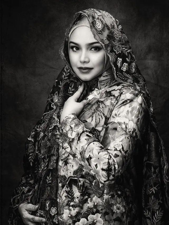 Hamil Anak Kedua di Usia 41 Tahun, Ini 6 Potret Siti Nurhaliza Pamer Baby Bump