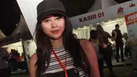 Aura Kasih saat berada di perhelatan Prambanan Jazz Festival 2016. (Liputan6.com/Aditia Saputra)