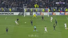 Olympique Lyonnais membuat Everton tak berdaya usai mengalahkan mereka 3-0. This video is presented by Ballball.