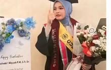 6 Potret Cantik Menawan Salma Salsabil Wisuda dari ISI Jogja, Raih Gelar Cum Laude Sarjana Terapan Seni Ditengah Sibuk Jadi Penyanyi