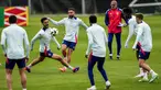 Para pemain Spanyol menghadiri sesi Latihan menjelang laga matchday 1 Grup B Euro 2024, di base campnya di Donaueschingen, Jerman, Jumat (14/6/2024). (AP Photo/Manu Fernandez)