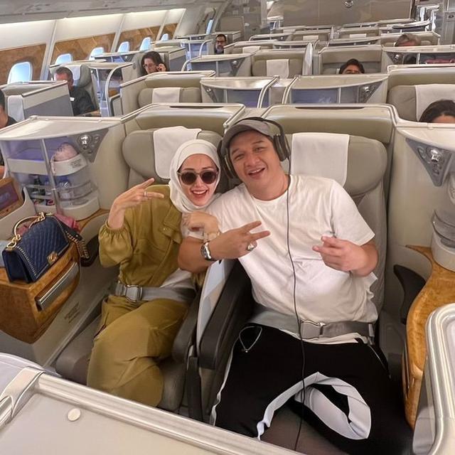 7 Potret Pasha Ungu dan Adelia Liburan ke Paris di Bulan Ramadhan