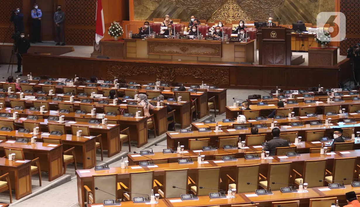 Suasana Rapat Paripurna DPR RI di Jakarta, Selasa (18/1/2022). Rapat mendengarkan pendapat Fraksi-fraksi terhadap RUU Usul Inisiatif Badan Legislasi DPR tentang Penghapusan Tindak Pidana Kekerasan Seksual, dilanjutkan pengambilan keputusan menjadi RUU Usul DPR. (Liputan6.com/Angga Yuniar)