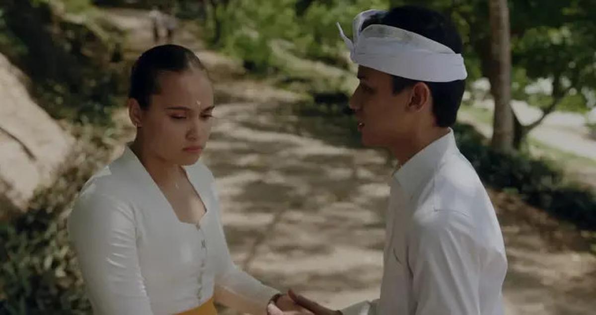 6 Fakta Film Komang: Berburu Pemeran Utama, Raim Laode Puas Dapat Kiesha Alvaro dan Aurora Ribero