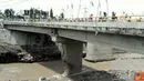 Citizen6, Yogyakarta: Kondisi Jembatan Pabelan setelah terkena lahar dingin, Jumat (1/4). Mengakibatkan Pilar penahan jembatan tergerus. (Pengirim: Eddie Sunaryo) 
