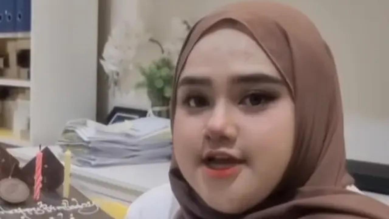 7 Potret 'Kembaran' Syifa Hadju Versi Film 200 Pounds of Beauty, Bikin Nostalgia