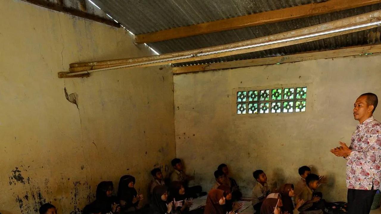 FOTO: Potret Miris Murid SDN Cidokom 02 di Rumpin Bogor Belajar di Ruangan Musola yang Sempit