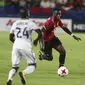 Timothy Fosu-Mensah membela Manchester United (MU) pada uji coba melawan LA Galaxy, Juli 2017. Fosu-Mensah dipinjamkan MU ke Crystal Palace. (AFP/Ringo Chiu)