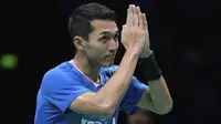 Pebulu tangkis tunggal putra Indonesia, Jonatan Christie memberi aplaus kepada penonton setelah mengalahkan wakil China, Li Shi Feng pada laga final Badminton Asia Championship 2024, Minggu (14/4/2024) di Ningbo Olympic Sports Center Gymnasium, China. Jonatan Christie menang dua gim langsung, 21-15, 21-16 dan memastikan menjadi juara. (AP Photo)