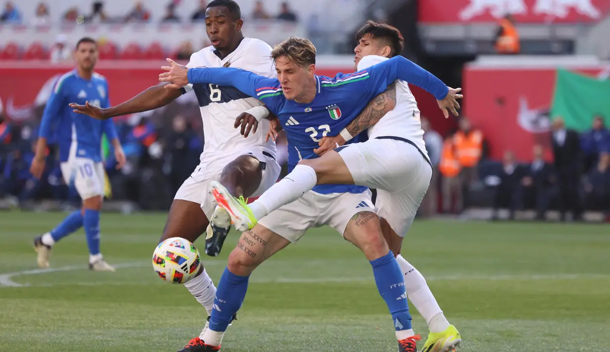 Lorenzo Pellegrini membuka kemenangan Italia lewat golnya di menit ke-3. (Charly TRIBALLEAU/AFP)