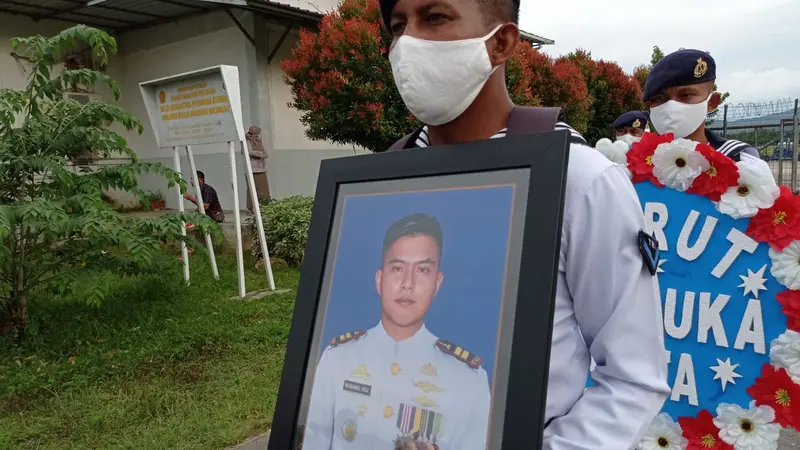 Letda Muhammad Ikbal, perwira marinir TNI AL asal Konawe yang terwas tertembak di Papua, bakal melamar kekasihnya November 2022.(Liputan6.com/Ahmad Akbar Fua)