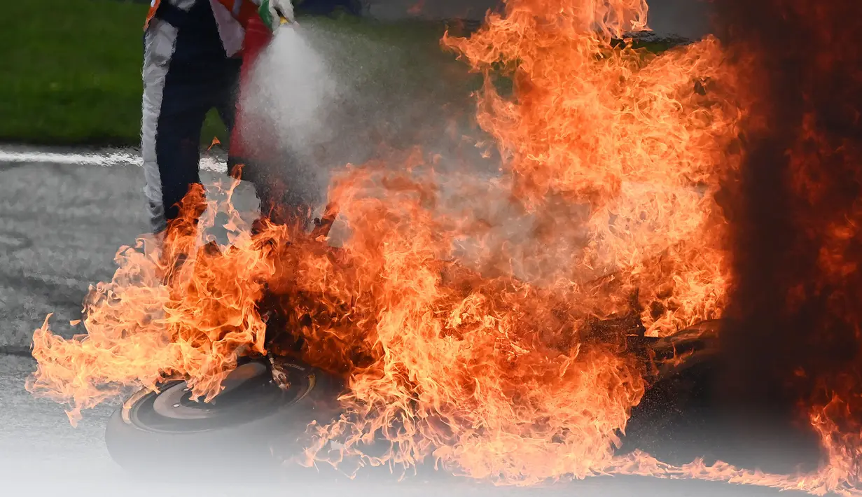 Sempat mendapat perawatan medis, Savadori dinyatakan dalam kondisi sadar oleh pihak MotoGP. Pedrosa juga dinyatakan baik-baik saja. (Foto: AFP/Joe Klamar)