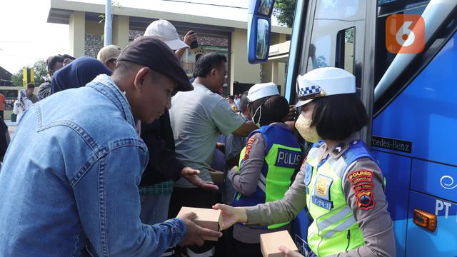 Dua Bus Gratis Polres Sukoharjo untuk Arus Balik