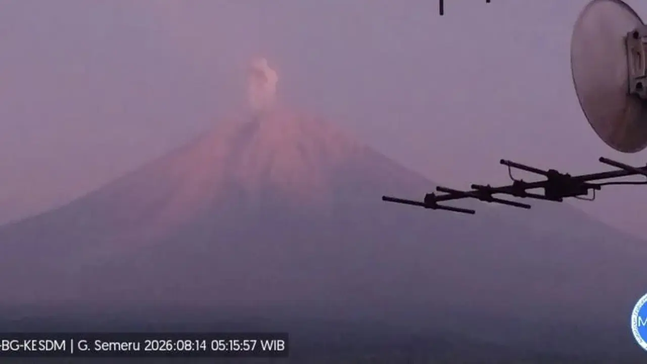 Semeru Erupsi 8 Kali Dalam 6 Jam, Tinggi Letusan Capai 1,2 Kilometer