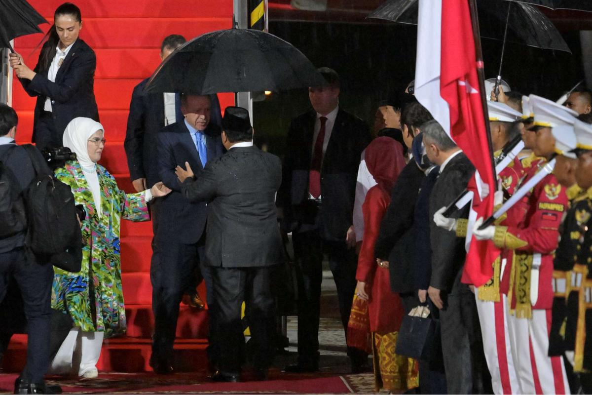 Prabowo sambut kedatangan Erdogan di Lanud Halim Perdanakusuma
