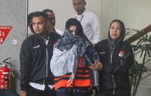FOTO: KPK Tahan Bupati Pekalongan Fadia Arafiq Usai Operasi Tangkap Tangan