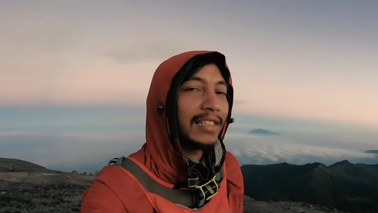 Fiersa Besari di Puncak Gunung