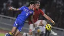 Cristian Gonzales merupakan salah satu pemain naturalisasi tersukses Timnas Indonesia. Ia mendapatkan status WNI pada November 2010. El Loco sukses mengantarkan Timnas Indonesia hingga partai final Piala AFF 2010. Sayangnya, Skuat Merah Putih harus tunduk 2-4 dari Malaysia. (AFP/Romeo Gacad)