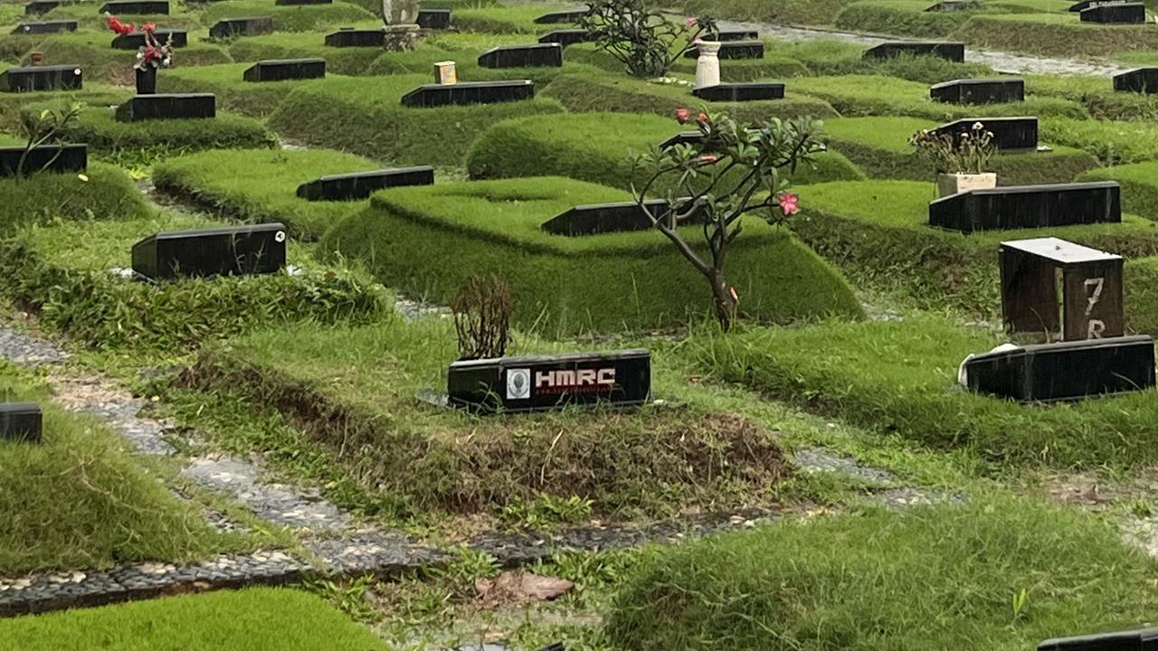 Suasana Pemakaman Suami Najwa Shihab di TPU Jeruk Purut