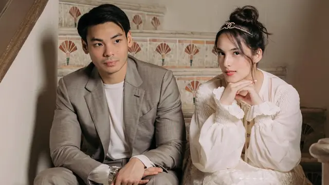 Chelsea Islan tampil dengan gaya old money saat foto anniversary. [@chelseaislan]