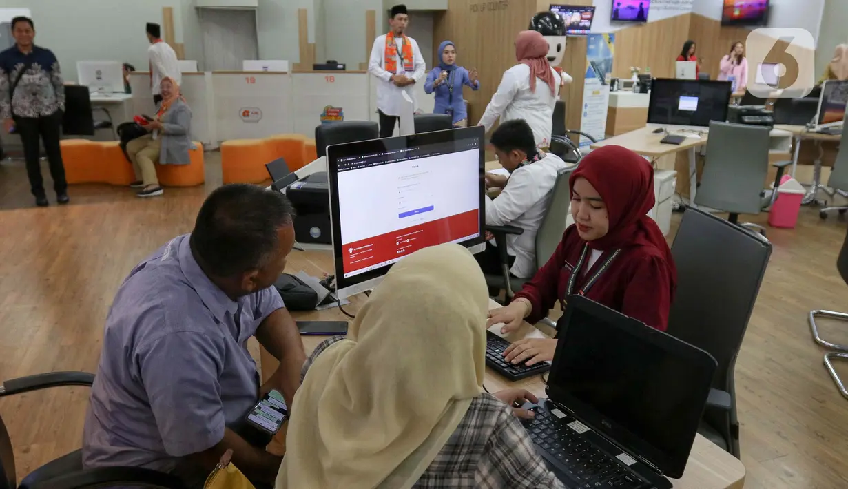 Benni Aguscandra juga menyampaikan bahwa seluruh pelayanan yang ada di Mal Pelayanan Publik Provinsi Jakarta terintegrasi dalam sistem smart city. (Liputan6.com/Herman Zakharia)