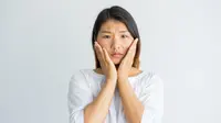 Tiba-Tiba Rasakan Sensasi Panas Menjalar ke Wajah dan Tubuh, Bisa Jadi Gejala Menopause. Foto: katemangostar/Freepik.