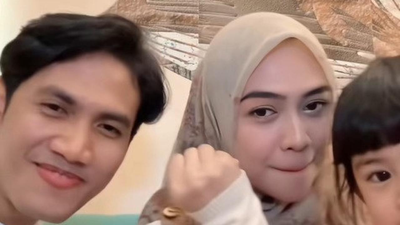 8 Potret Evan WMD yang Diduga Jadi Teman Spesial Ria Ricis, Pemain Saxophone di Band Pengiring Denny Caknan